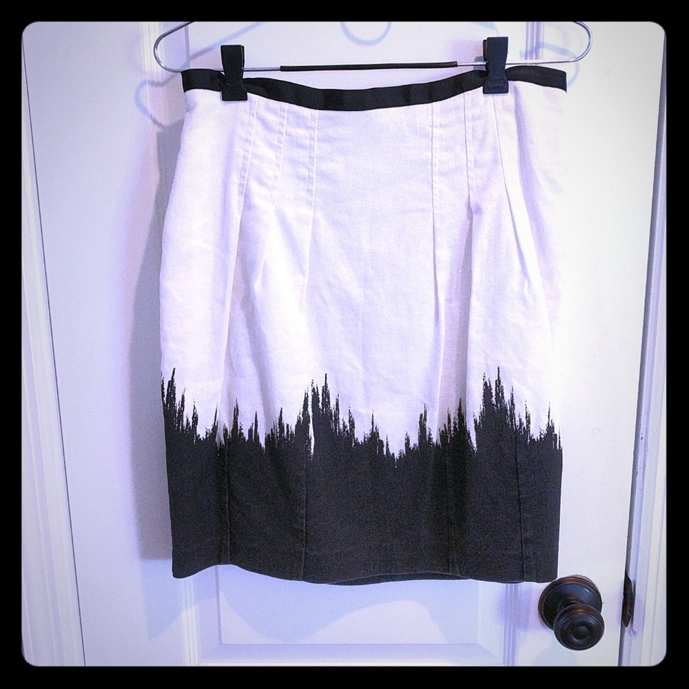 Kensie size 8 black& white pencil skirt